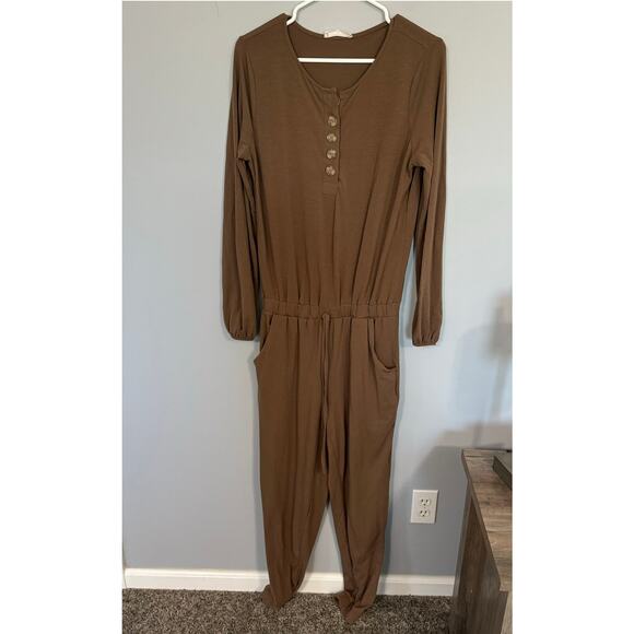 Zenana Outfitters Brown Jumpsuit Size Medium Henley Button Top w/ Pockets - Picture 1 of 7